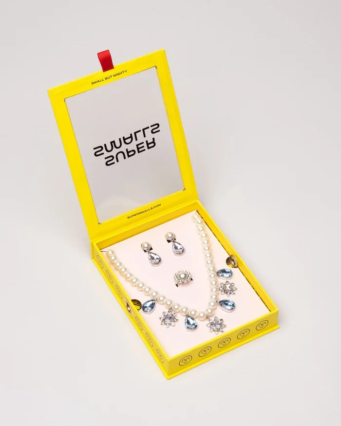 This House Party Pearl Mega Set is perfect for your sophisticated kiddo. Our happiest set ever—it literally smiles back at you! With frosty blue and lilac gemstones (and “pearls” galore!), this set serves up statement-making whimsy with a pinch of poise.  Small parts, not intended for children under 3 years.